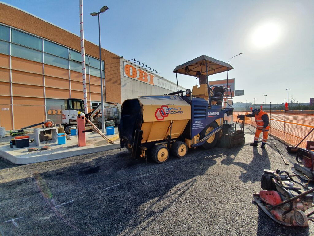Vibrofinitrice in azione