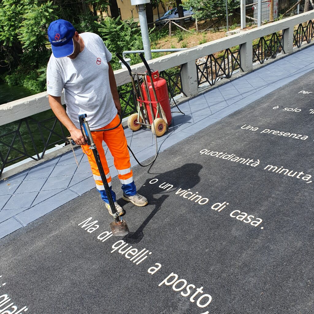 Vista dall’alto bruciatore per termoplastico