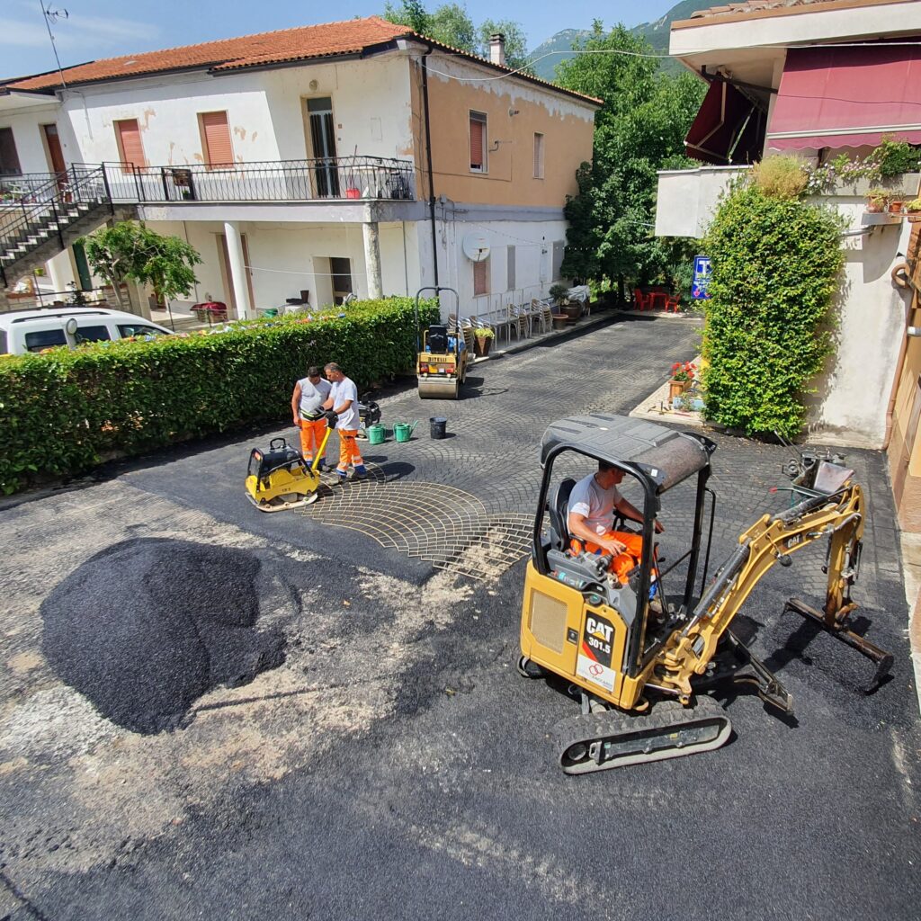 Posa nuovo asfalto e stampa