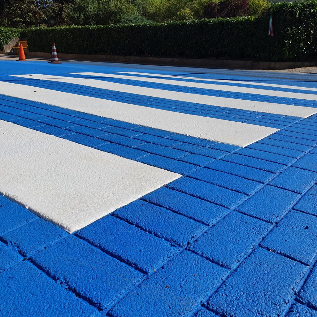Dettaglio asfalto stampato e colorato con termoplastico