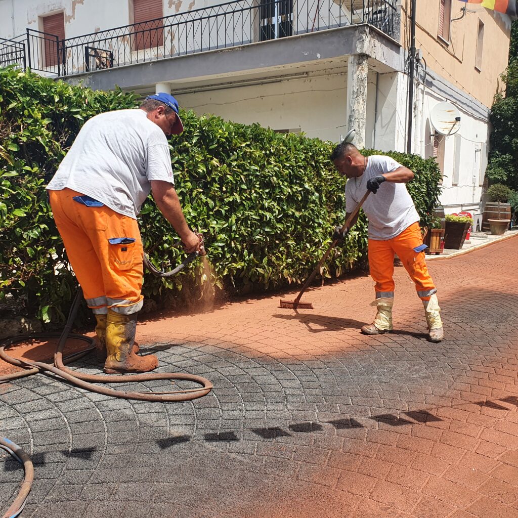 Prima mano di resinatura asfalto stampato