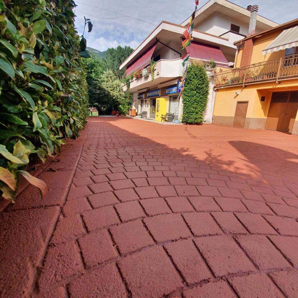 Corte privata in asfalto stampato e colorato