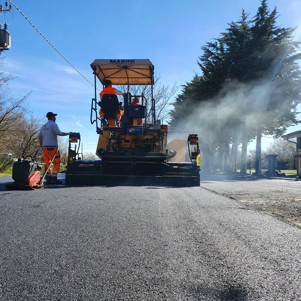 Vibrofinitrice in azione