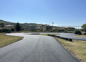 Nuovo asfalto posato su circuito