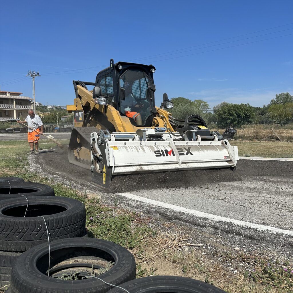 Fresa Simex PL 2000 vista da sinistra